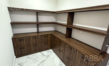 RENTA OFICINA SEMIAMUEBLADA EN PLAZA CANTERA 5