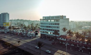 BDR CENTER, Oficinas en RENTA sobre el Boulevard, con VISTA AL MAR (BB)