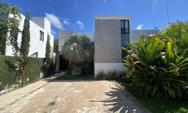 Casa en Renta CON PANELES SOLARES Mérida Conkal