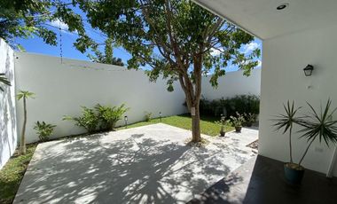 Casa en Renta CON PANELES SOLARES Mérida Conkal