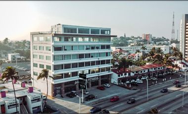 BDR CENTER, Oficinas en RENTA sobre el Boulevard, con VISTA AL MAR (BB)