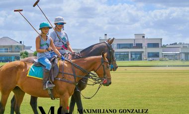 Lote en venta con fondo a la laguna - La Providencia Country Club