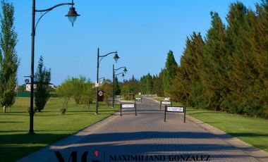 Lote en venta con fondo a la laguna - La Providencia Country Club