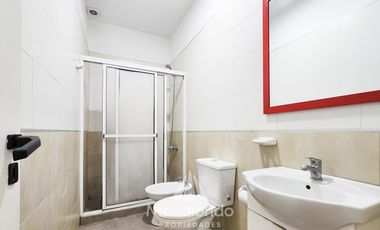 Local / Oficina con Baño + Depto 2 amb. o Depósito 100m2 totales - SAN JOSE