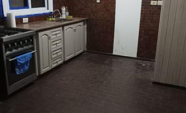 CHLAT 4 AMBIENTES A 5 CUADRAS DEL CENTRO COMERCIAL