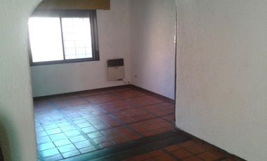 CHLAT 4 AMBIENTES A 5 CUADRAS DEL CENTRO COMERCIAL