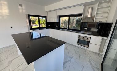 Casa de 4 dormitorios en venta en Haras Santa Maria, Escobar