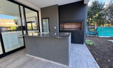 Casa de 4 dormitorios en venta en Haras Santa Maria, Escobar