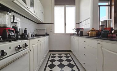 Venta 4 ambientes con dependencia. Casa en altura: triplex con terraza y parrilla en Balvanera