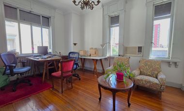 Venta 4 ambientes con dependencia. Casa en altura: triplex con terraza y parrilla en Balvanera