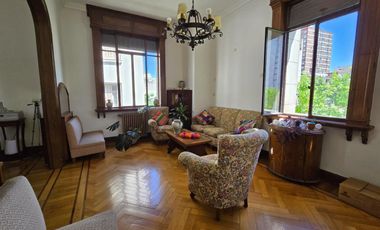 Venta 4 ambientes con dependencia. Casa en altura: triplex con terraza y parrilla en Balvanera