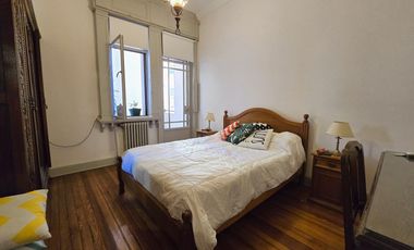 Venta 4 ambientes con dependencia. Casa en altura: triplex con terraza y parrilla en Balvanera