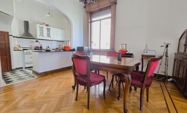 Venta 4 ambientes con dependencia. Casa en altura: triplex con terraza y parrilla en Balvanera