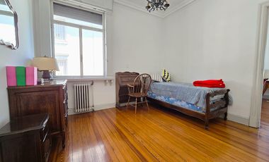 Venta 4 ambientes con dependencia. Casa en altura: triplex con terraza y parrilla en Balvanera