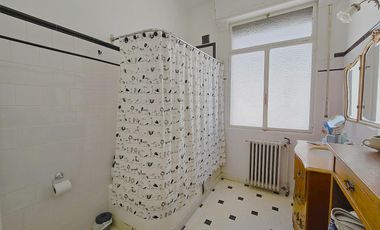 Venta 4 ambientes con dependencia. Casa en altura: triplex con terraza y parrilla en Balvanera