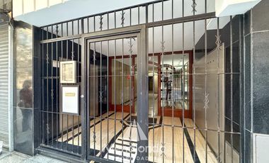 Depto 2 amb. c/ terraza y Baulera. A 50m de Plaza Colón.