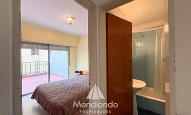 Depto 2 amb. c/ terraza y Baulera. A 50m de Plaza Colón.