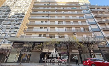 Depto 2 amb. c/ terraza y Baulera. A 50m de Plaza Colón.