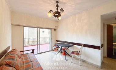 Depto 2 amb. c/ terraza y Baulera. A 50m de Plaza Colón.