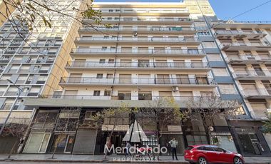 Depto 2 amb. c/ terraza y Baulera. A 50m de Plaza Colón.