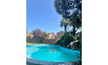 RESIDENCIA CATEGORA 1229m2 CON PISCINA Y ESTUDIO MUSICAL LOS TRONCOS