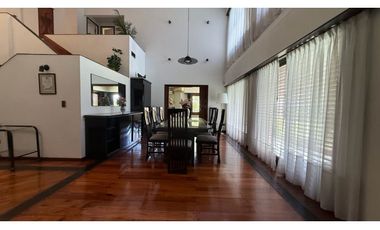 RESIDENCIA CATEGORA 1229m2 CON PISCINA Y ESTUDIO MUSICAL LOS TRONCOS