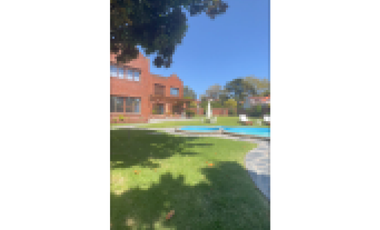 RESIDENCIA CATEGORA 1229m2 CON PISCINA Y ESTUDIO MUSICAL LOS TRONCOS