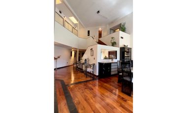 RESIDENCIA CATEGORA 1229m2 CON PISCINA Y ESTUDIO MUSICAL LOS TRONCOS