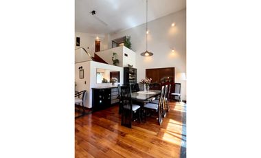 RESIDENCIA CATEGORA 1229m2 CON PISCINA Y ESTUDIO MUSICAL LOS TRONCOS