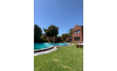 RESIDENCIA CATEGORA 1229m2 CON PISCINA Y ESTUDIO MUSICAL LOS TRONCOS