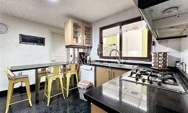 Casa en Arriendo en AVENIDA SERGIO CORREA, CERCANA A SAN ANSELMO Y COLEGIO ALEMÁN