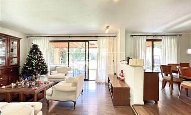 Casa en Arriendo en AVENIDA SERGIO CORREA, CERCANA A SAN ANSELMO Y COLEGIO ALEMÁN
