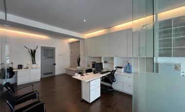 OFICINA AMOBRADA Y EQUIPADA-2 PRIV-SALA REU Y RECEPCION