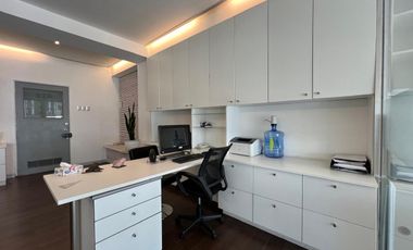 OFICINA AMOBRADA Y EQUIPADA-2 PRIV-SALA REU Y RECEPCION