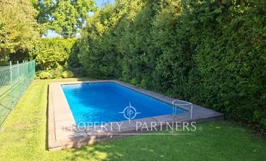 Linda casa en exclusivo condominio en Las Rastras