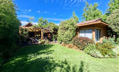 Linda casa en exclusivo condominio en Las Rastras