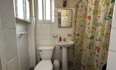 Oficina en Venta en Amplia casa Habitacional/Comercial/Oficina. Irarrázaval/Pedro de Valdivia. Calle sin salida. Metro Ñuñoa.