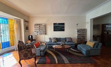 Oficina en Venta en Amplia casa Habitacional/Comercial/Oficina. Irarrázaval/Pedro de Valdivia. Calle sin salida. Metro Ñuñoa.