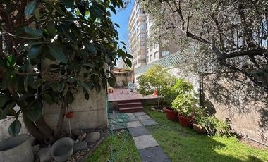 Oficina en Venta en Amplia casa Habitacional/Comercial/Oficina. Irarrázaval/Pedro de Valdivia. Calle sin salida. Metro Ñuñoa.