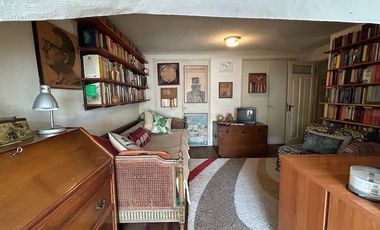 Oficina en Venta en Amplia casa Habitacional/Comercial/Oficina. Irarrázaval/Pedro de Valdivia. Calle sin salida. Metro Ñuñoa.