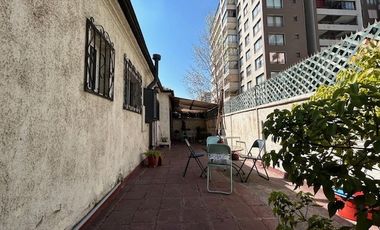 Oficina en Venta en Amplia casa Habitacional/Comercial/Oficina. Irarrázaval/Pedro de Valdivia. Calle sin salida. Metro Ñuñoa.