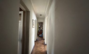 Oficina en Venta en Amplia casa Habitacional/Comercial/Oficina. Irarrázaval/Pedro de Valdivia. Calle sin salida. Metro Ñuñoa.