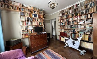 Oficina en Venta en Amplia casa Habitacional/Comercial/Oficina. Irarrázaval/Pedro de Valdivia. Calle sin salida. Metro Ñuñoa.