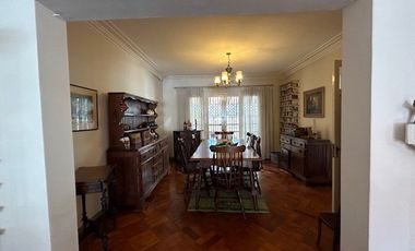 Oficina en Venta en Amplia casa Habitacional/Comercial/Oficina. Irarrázaval/Pedro de Valdivia. Calle sin salida. Metro Ñuñoa.