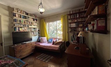 Oficina en Venta en Amplia casa Habitacional/Comercial/Oficina. Irarrázaval/Pedro de Valdivia. Calle sin salida. Metro Ñuñoa.