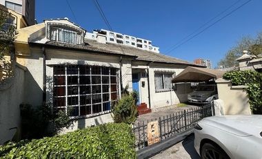 Oficina en Venta en Amplia casa Habitacional/Comercial/Oficina. Irarrázaval/Pedro de Valdivia. Calle sin salida. Metro Ñuñoa.