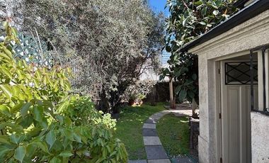 Oficina en Venta en Amplia casa Habitacional/Comercial/Oficina. Irarrázaval/Pedro de Valdivia. Calle sin salida. Metro Ñuñoa.