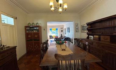 Oficina en Venta en Amplia casa Habitacional/Comercial/Oficina. Irarrázaval/Pedro de Valdivia. Calle sin salida. Metro Ñuñoa.