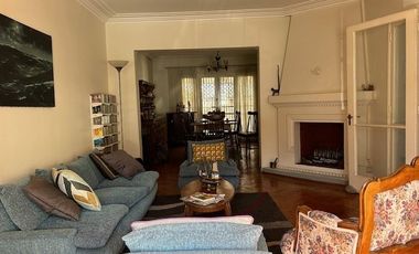 Oficina en Venta en Amplia casa Habitacional/Comercial/Oficina. Irarrázaval/Pedro de Valdivia. Calle sin salida. Metro Ñuñoa.