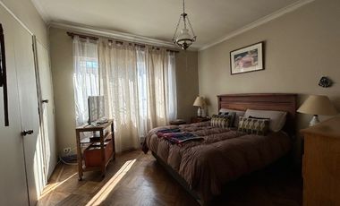 Oficina en Venta en Amplia casa Habitacional/Comercial/Oficina. Irarrázaval/Pedro de Valdivia. Calle sin salida. Metro Ñuñoa.